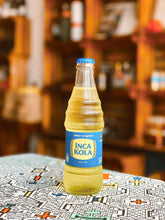 Laden Sie das Bild in den Galerie-Viewer, Inca Kola - Koffeinhaltige Limonade aus Peru - aus der Flasche oder Dose
